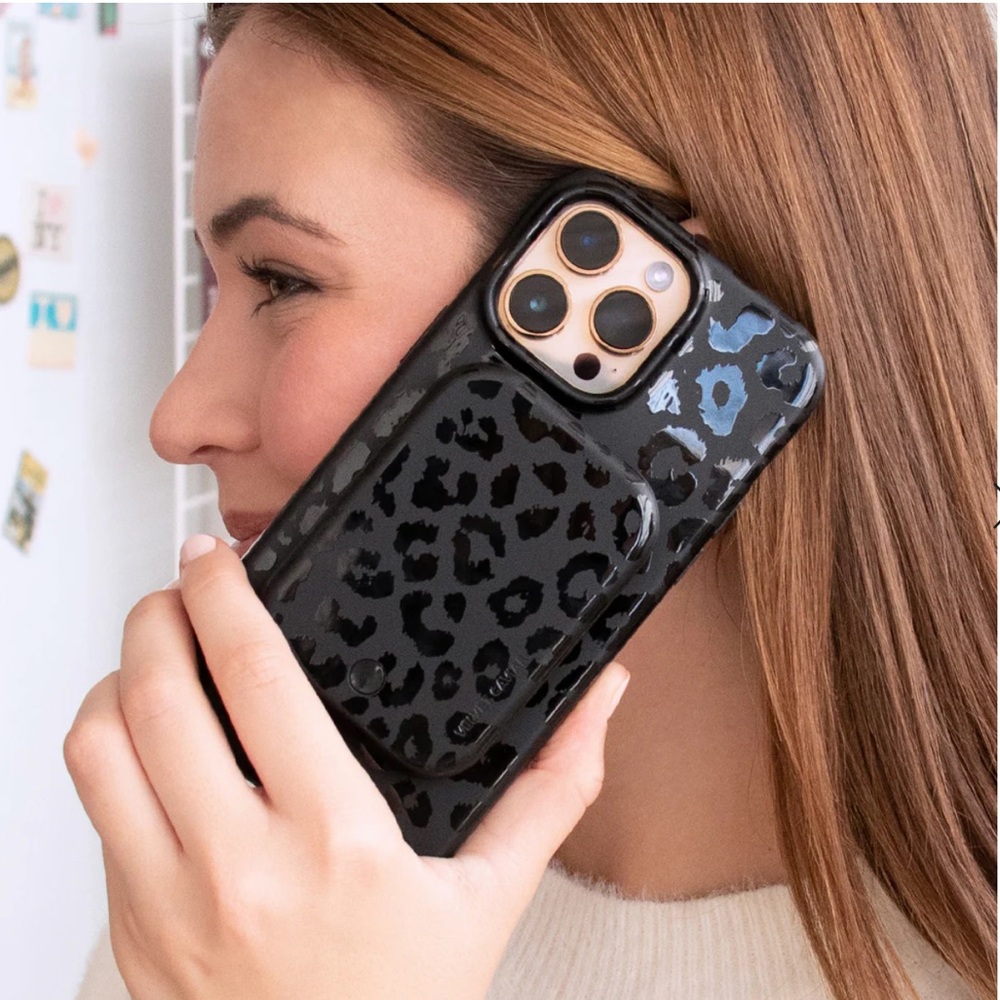 Velvet Caviar Case & MagSafe battery iPhone 12 Pro